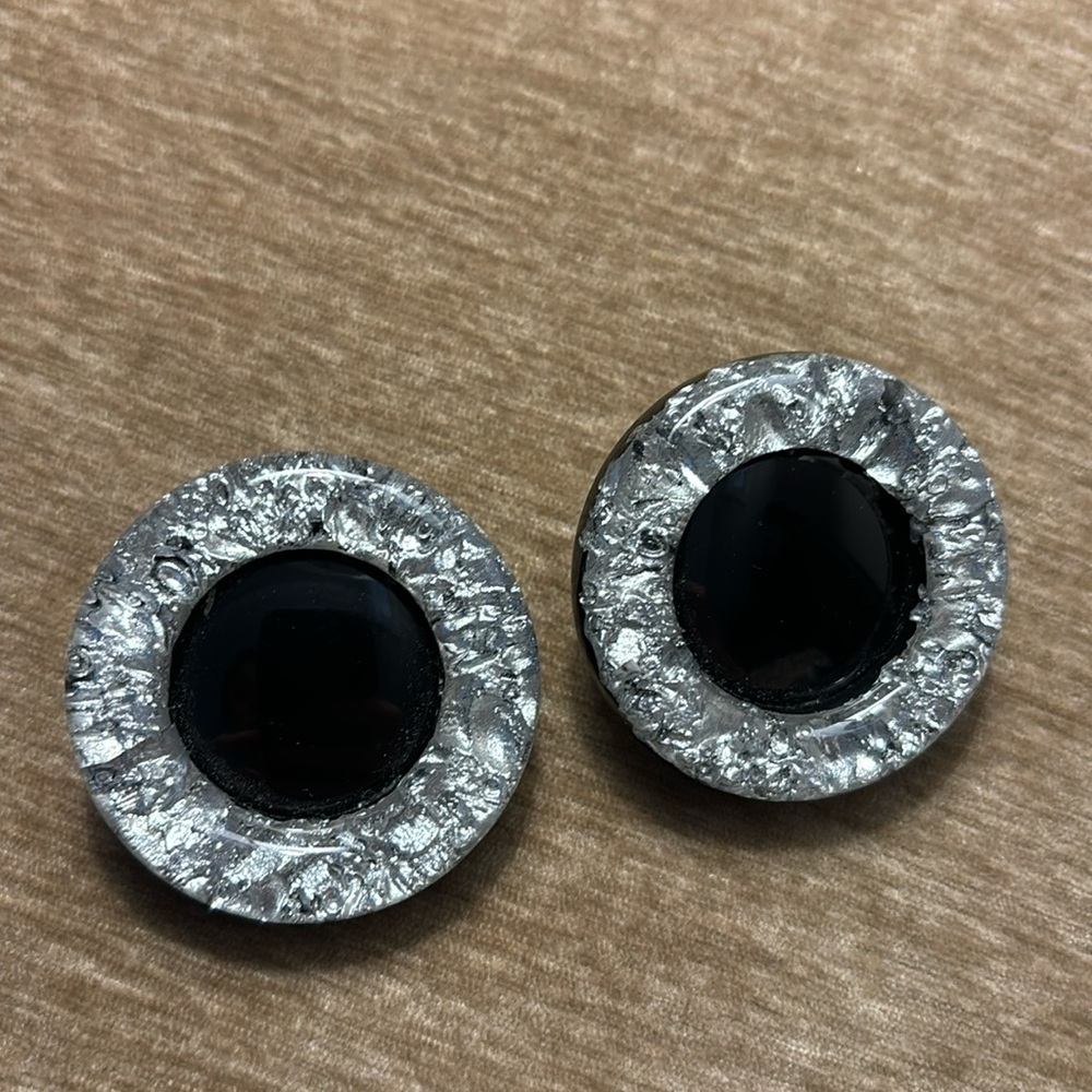 PONO Italian resin clip on earrings - silver tone